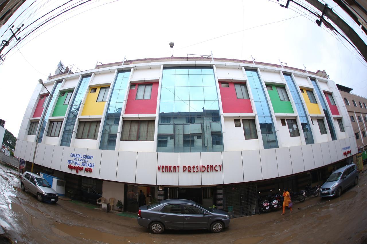 Hotel Venkat Presidency Bangalore Bagian luar foto