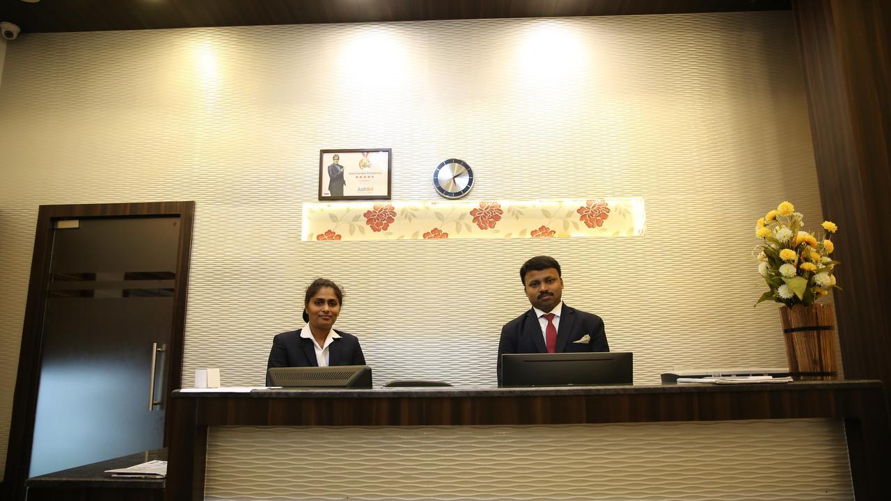 Hotel Venkat Presidency Bangalore Bagian luar foto