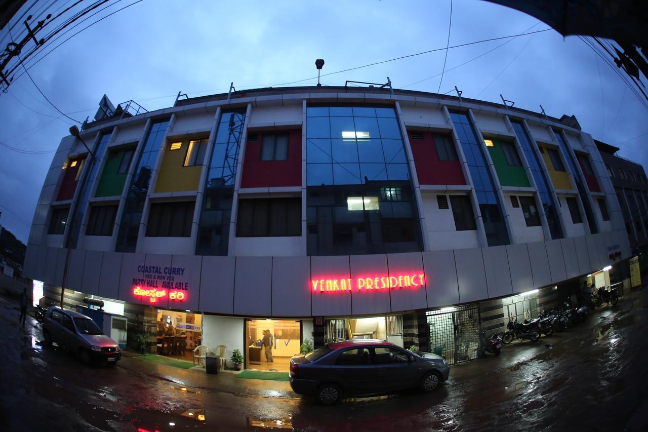 Hotel Venkat Presidency Bangalore Bagian luar foto