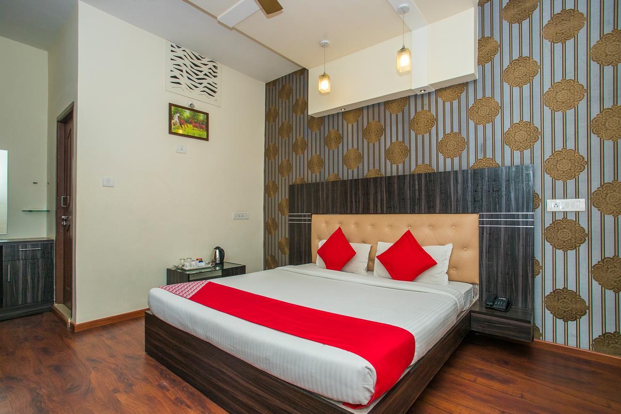 Hotel Venkat Presidency Bangalore Bagian luar foto