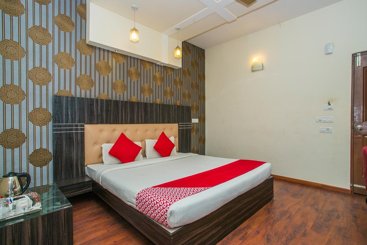 Hotel Venkat Presidency Bangalore Bagian luar foto