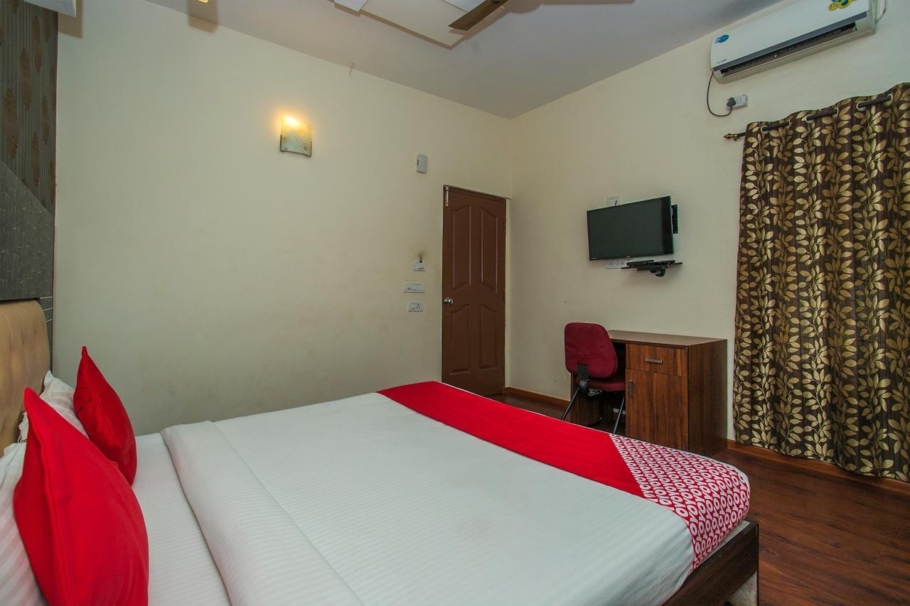 Hotel Venkat Presidency Bangalore Bagian luar foto